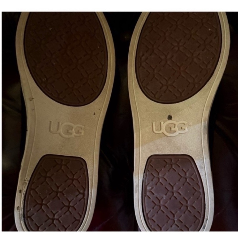 Ugg - Picture 4 of 4